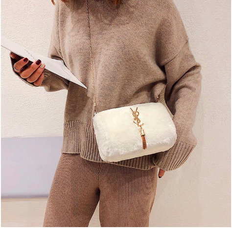 Geantă de puf de damă modernă, cu ciucuri și element metalic