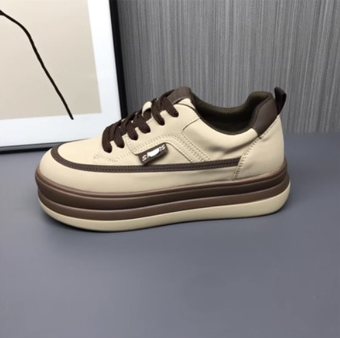 Naiste kõrge tallaga tossud