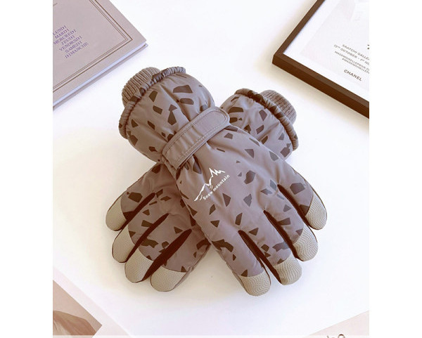 Polsterēti sporta cimdi, kas piemēroti slēpošanai