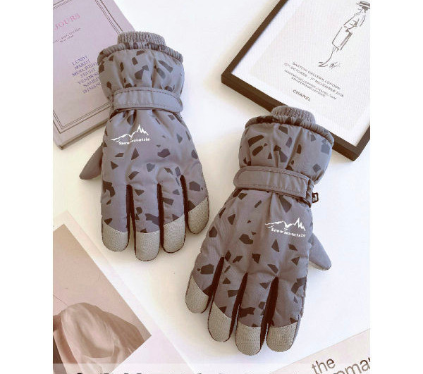 Polsterēti sporta cimdi, kas piemēroti slēpošanai