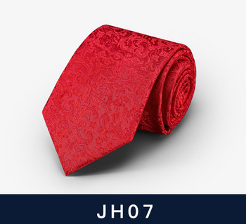 Модерна мъжка вратовръзка в червен цвят