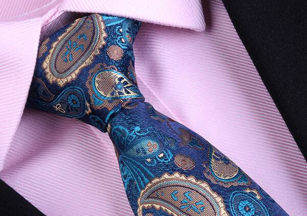 Moderna vīriešu kaklasaite ar krāsainu apdruku