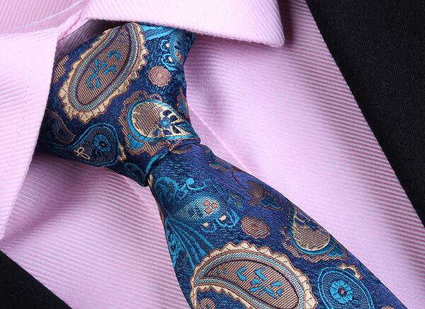 Moderna vīriešu kaklasaite ar krāsainu apdruku