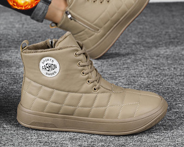 Φθινοπωρινές μπότες από οικολογικό δέρμα με καπιτονέ εφέ