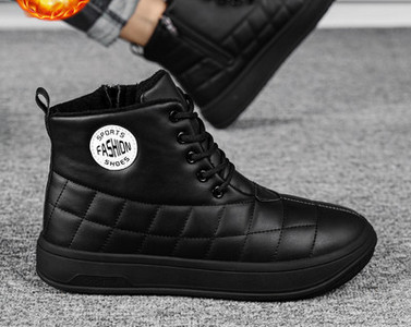 Φθινοπωρινές μπότες από οικολογικό δέρμα με καπιτονέ εφέ