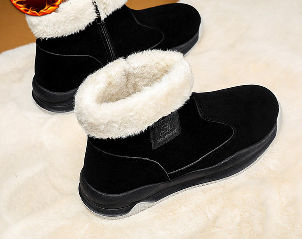 Lapos talpú, meleg bélésű téli csizma férfiaknak