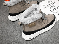 Moderne zimske muške čizme s toplom postavom, vezicama i logom