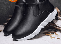 Čist model muških čizama sa toplom postavom