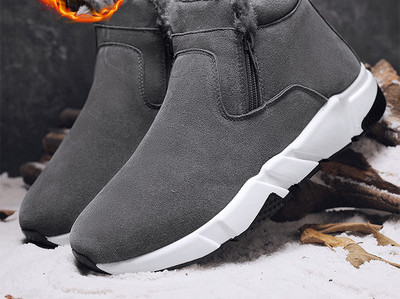 Čist model muških čizama sa toplom postavom