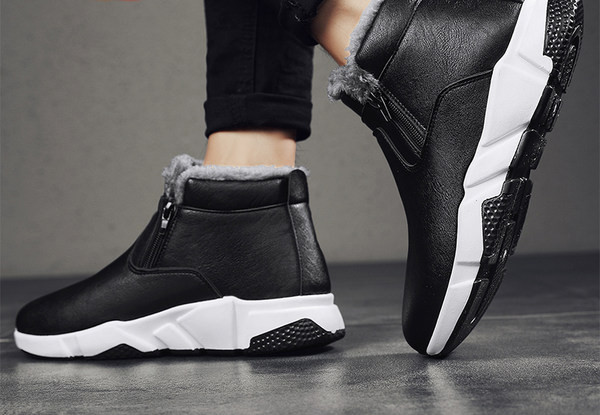 Čist model muških čizama sa toplom postavom