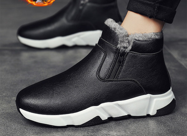 Čist model muških čizama sa toplom postavom