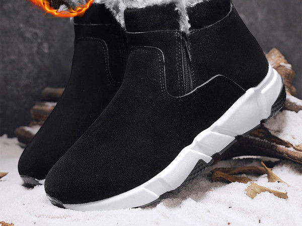 Čist model muških čizama sa toplom postavom