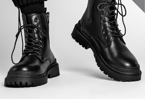 Ανδρικά μονόχρωμα μποτάκια με κορδόνια