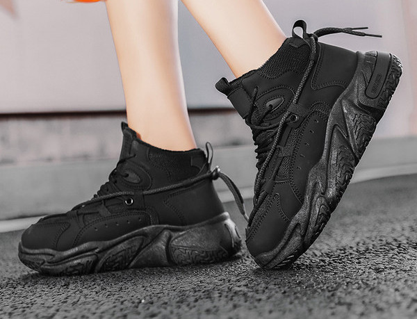 Muške zimske cipele od eko kože sa grubim đonom i vezicama