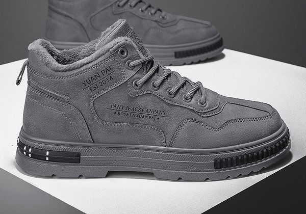 Vīriešu ziemas apavi ar uzrakstu