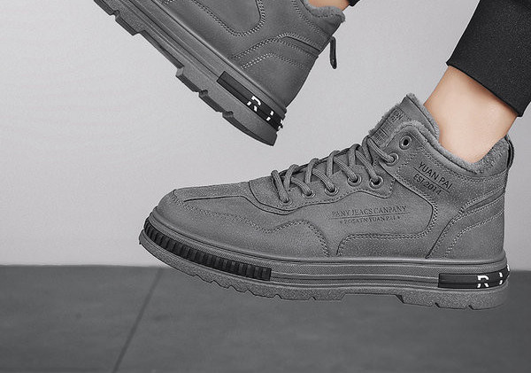 Vīriešu ziemas apavi ar uzrakstu