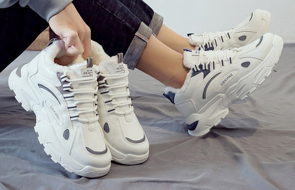 Νέο μοντέλο ανδρικά αθλητικά παπούτσια με ζεστή φόδρα και κορδόνια