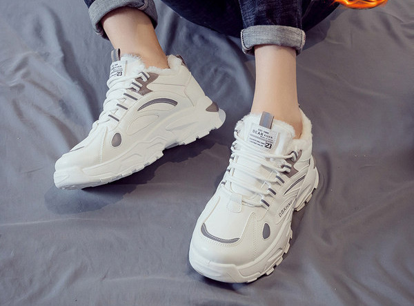 Νέο μοντέλο ανδρικά αθλητικά παπούτσια με ζεστή φόδρα και κορδόνια