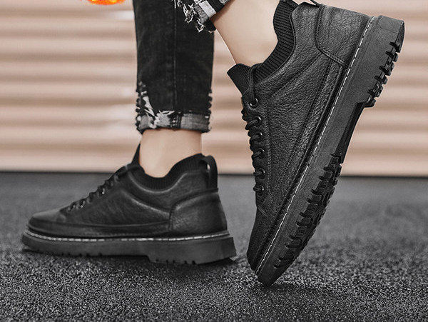 Vīriešu ziemas apavi no eko ādas ar plakanu zoli