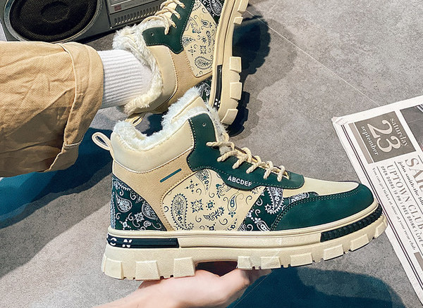 Ziemas apavi ar dūnu un aplikāciju