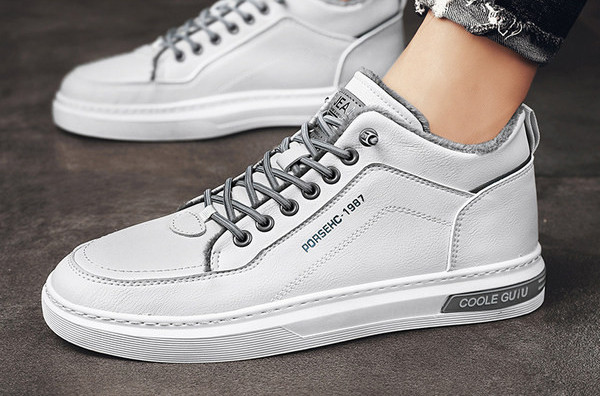 Ανδρικά παπούτσια με επίπεδη σόλα