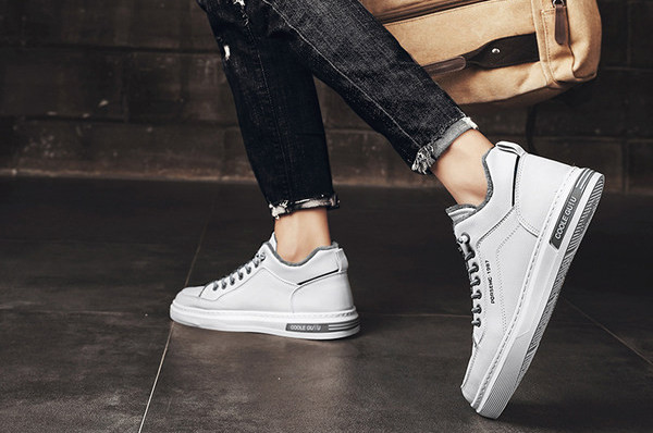 Ανδρικά παπούτσια με επίπεδη σόλα