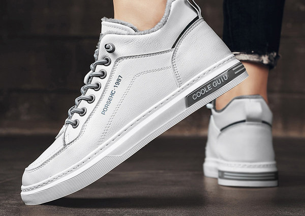 Ανδρικά παπούτσια με επίπεδη σόλα