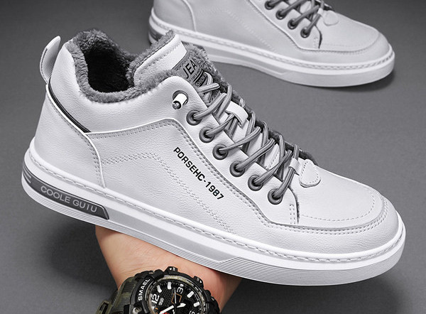 Ανδρικά παπούτσια με επίπεδη σόλα