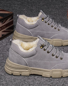 Ανδρικά παπούτσια casual με επιγραφή