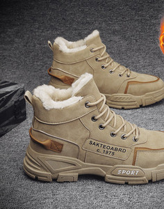 Χειμερινά ανδρικά παπούτσια με ζεστή φόδρα και επιγραφή