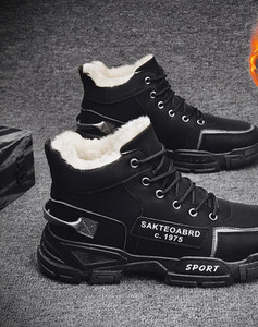 Χειμερινά ανδρικά παπούτσια με ζεστή φόδρα και επιγραφή