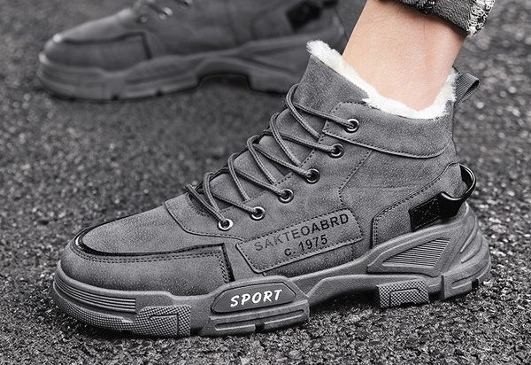 Χειμερινά ανδρικά παπούτσια με ζεστή φόδρα και επιγραφή