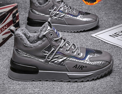 Zimske muške čizme s vezicama i postavom