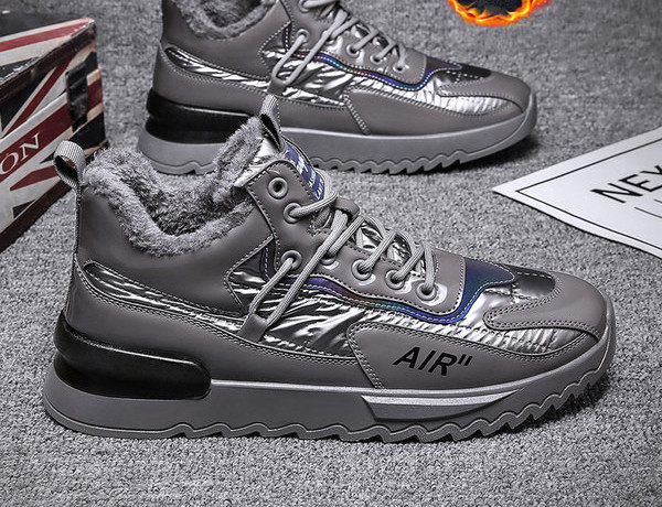 Zimske muške čizme s vezicama i postavom