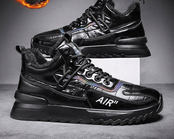 Zimske muške čizme s vezicama i postavom