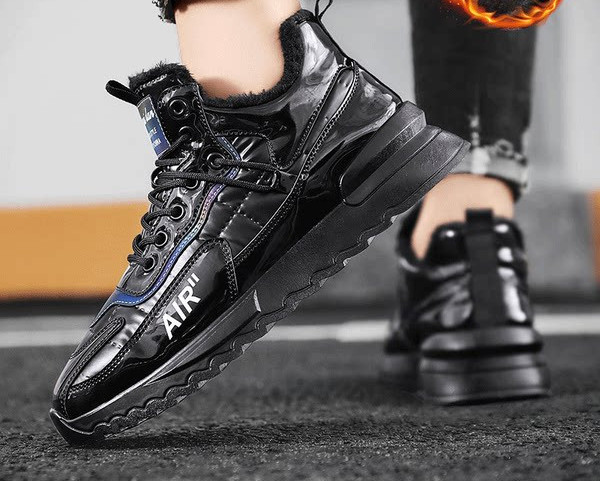 Zimske muške čizme s vezicama i postavom