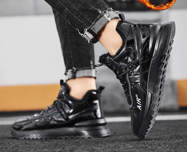 Zimske muške čizme s vezicama i postavom