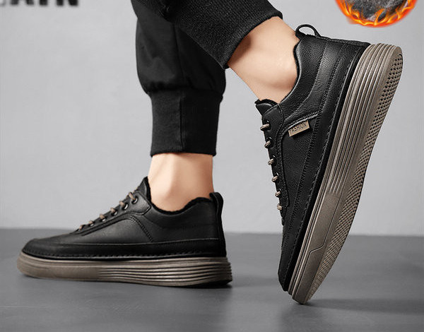 Χειμερινά ανδρικά παπούτσια με φλις φόδρα και επιγραφή