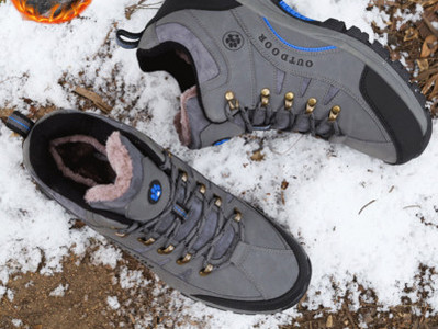 Ziemai piemēroti vīriešu apavi ar siltu oderi un šņorēm