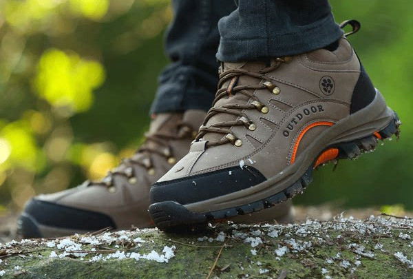 Ziemai piemēroti vīriešu apavi ar siltu oderi un šņorēm