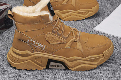 Vīriešu ziemas apavi - ar šņorēm un uzrakstu