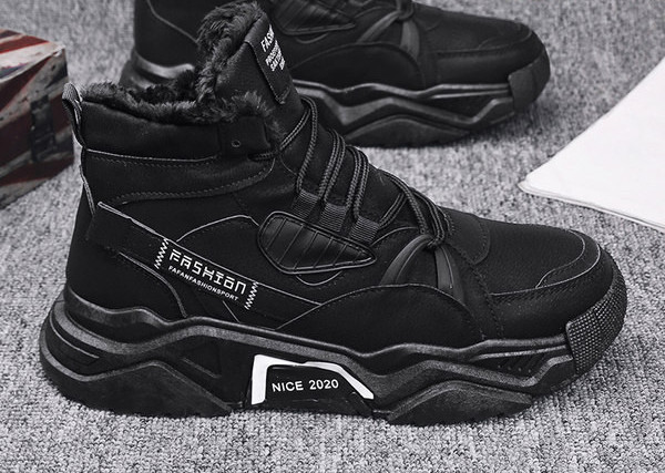 Vīriešu ziemas apavi - ar šņorēm un uzrakstu