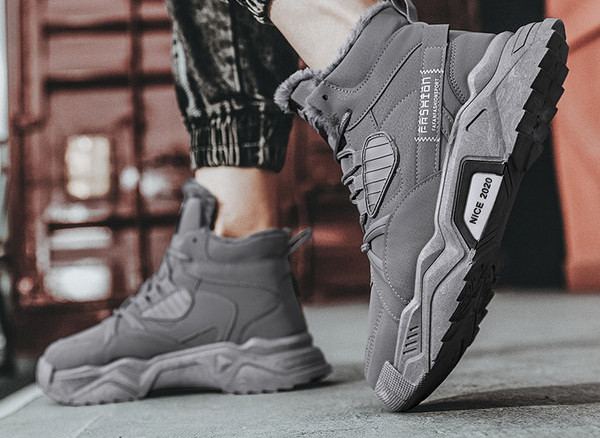 Vīriešu ziemas apavi - ar šņorēm un uzrakstu