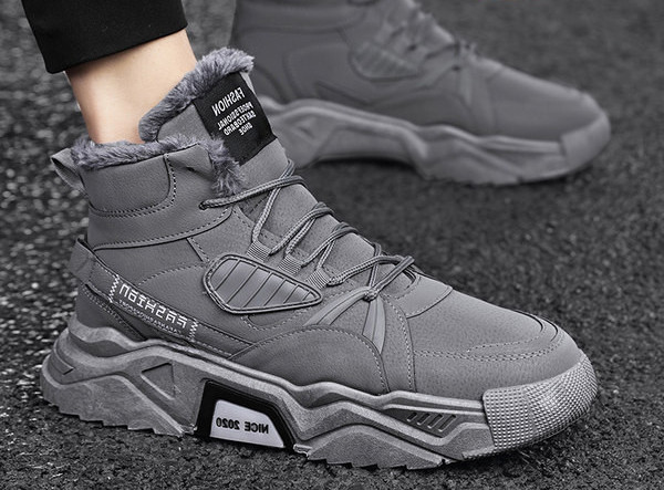 Vīriešu ziemas apavi - ar šņorēm un uzrakstu