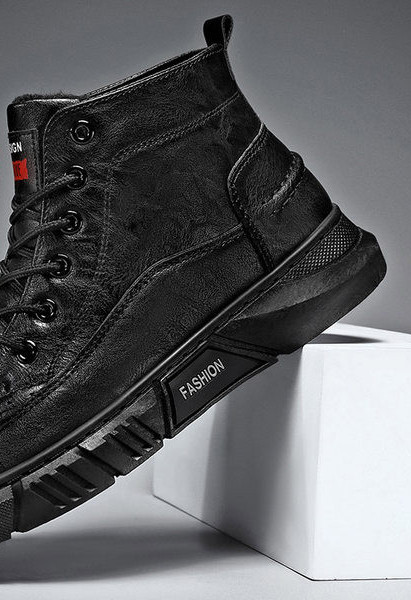 Ανδρικές μπότες με επιγραφή