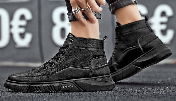 Ανδρικές μπότες με επιγραφή