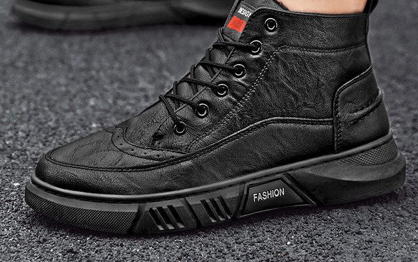 Ανδρικές μπότες με επιγραφή