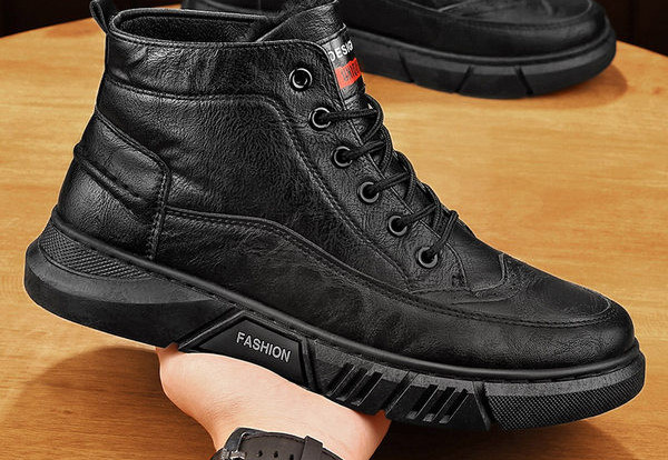 Ανδρικές μπότες με επιγραφή