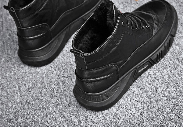 Ανδρικές μπότες με επιγραφή