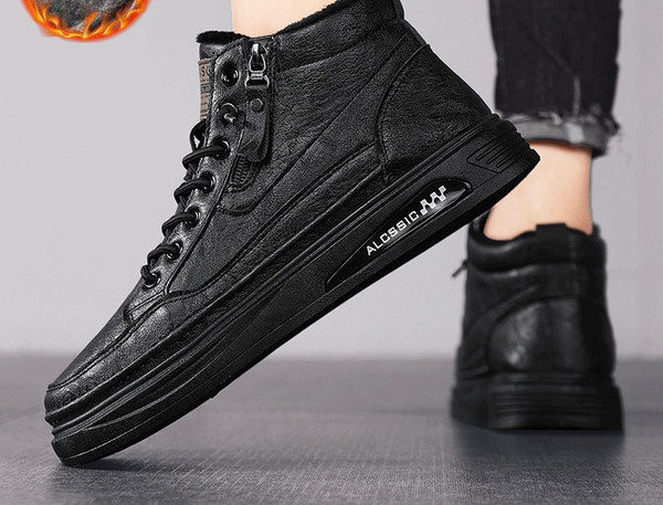 Vīriešu ādas apavi ar siltu oderi, logotipu un šņorēm